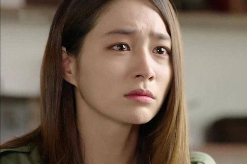 Mẹ chồng hí hửng xếp cả va li quần áo cho cháu đích tôn về ngoại, tôi điếng người khi vô tình nghe được lời thì thầm trong phòng ngủ