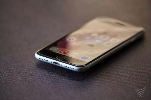 'Giải phẫu' iPhone SE 2020 - chiếc điện thoại mới mà cũ