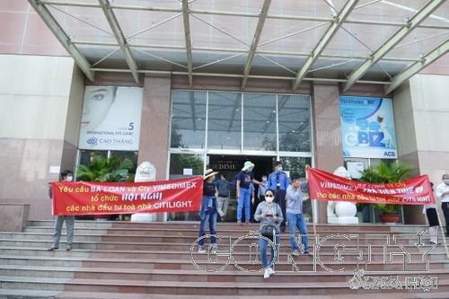 Hàng chục nhà đầu tư tập họp đòi quyền lợi tại tòa nhà CITILIGHT TOWER