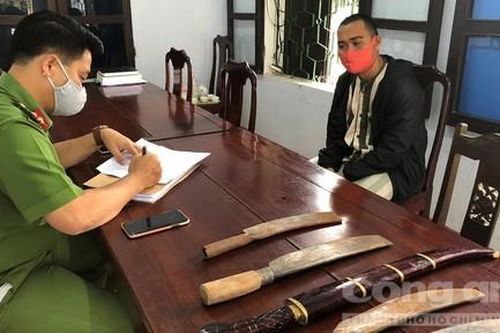 Xông vào quán cà phê chém người vì mâu thuẫn