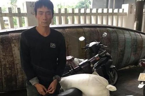 Bắt đối tượng chuyên trộm gạo tại các chợ