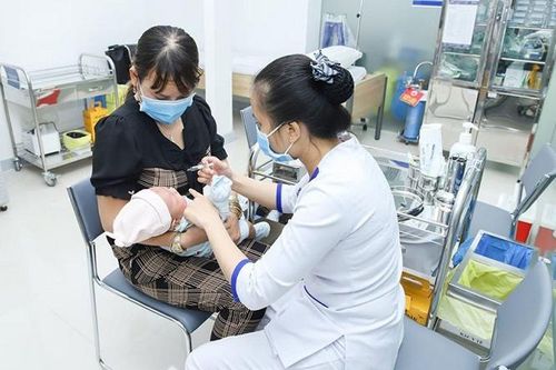Khuyến cáo tiêm vắc xin đúng lịch và đủ liều