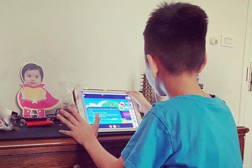 Kèm con học online