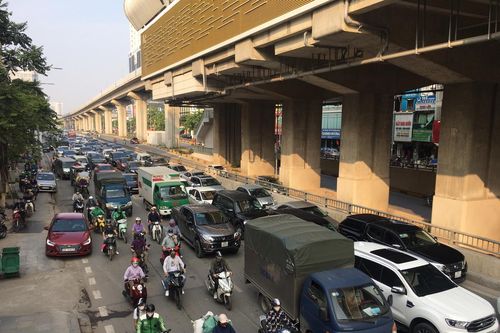 Hà Nội: Người dân về quê nghỉ lễ, bến xe thông thoáng, áp lực giao thông tăng nhẹ