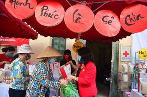 Chợ Nhân đạo hỗ trợ những người khó khăn do dịch bệnh Covid-19