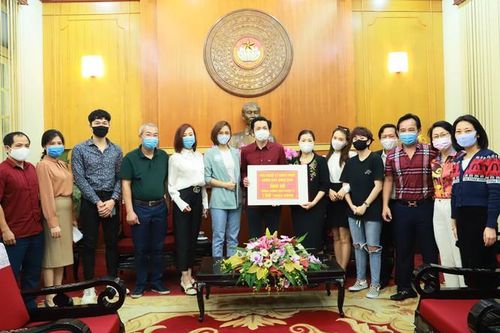 Đoàn phim 'Những ngày không quên' ủng hộ 150 triệu đồng chống Covid-19