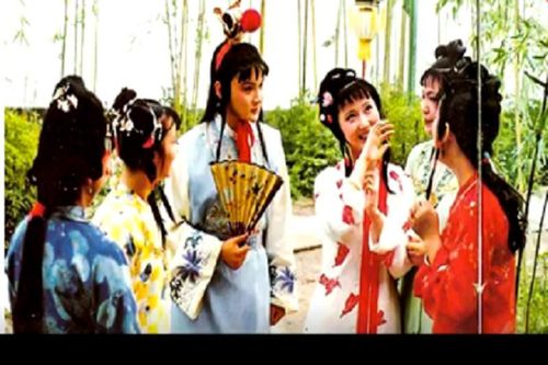 Chuyện hậu trường ly kỳ ít biết của Hồng lâu mộng 1987