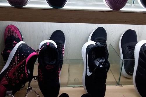 Lucky Hải Dương bán giày Nike với giá... 300 ngàn đồng