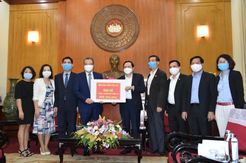 Kiều bào quyên góp gần 33 tỷ đồng phòng chống dịch