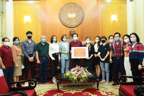 NSND Trung Anh, đoàn phim 'Những ngày không quên' ủng hộ 150 triệu chống COVID-19