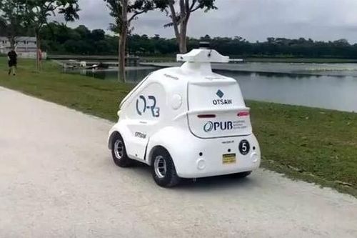 Xem robot tuần tra công viên Singapore đảm bảo giãn cách chống Covid-19