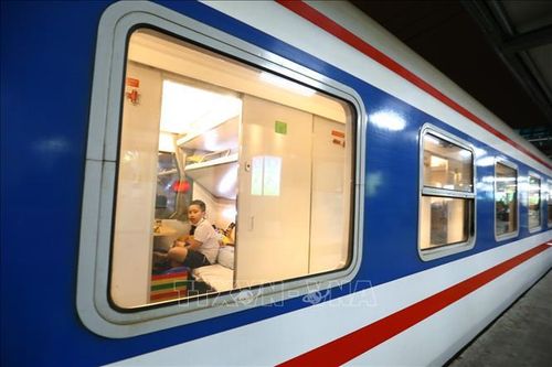 Đường sắt chạy thêm nhiều đôi tàu tuyến Bắc - Nam dịp 30/4-1/5