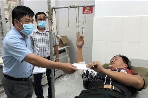 Năm cán bộ, chiến sĩ bị thương khi vây bắt 200 đối tượng buôn lậu thuốc lá