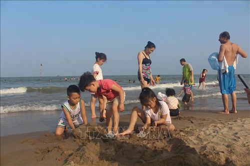 Thanh Hóa cho phép mở dịch vụ tắm biển tại các bãi tắm công cộng