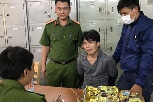 Chở 4 kg ma túy đá trên xe máy