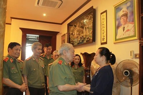 Tri ân các đồng chí cố lãnh đạo Bộ Công an và Công an lão thành