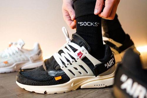 10 khoảnh khắc chỉ người mê giày sneakers mới hiểu