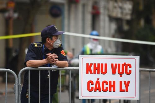 Phong tỏa lô chung cư ở TP.HCM do có người tái dương tính Covid-19