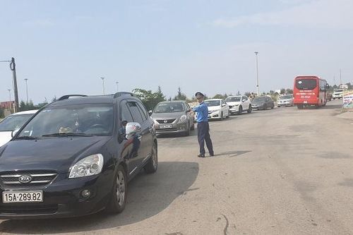 Đồ Sơn - Cát Bà: 2 khung cảnh đối lập trong ngày đầu kỳ nghỉ lễ 30/4