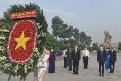 TP. HCM long trọng kỷ niệm 45 năm ngày giải phóng hoàn toàn miền Nam, thống nhất đất nước