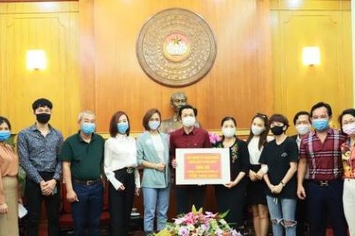 Đoàn phim 'Những ngày không quên' ủng hộ 150 triệu đồng cho người nghèo chống dịch Covid-19