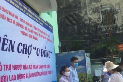 TP. HCM: Người nghèo hào hứng với phiên chợ '0 đồng'