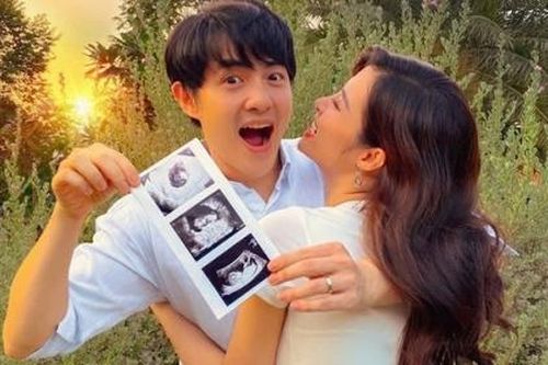 Vợ chồng Đông Nhi- Ông Cao Thắng đăng clip khoe bụng bầu