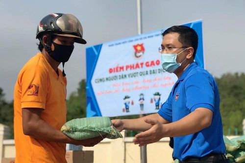 'Bữa cơm 0 đồng' ấm lòng người phố núi Kon Tum