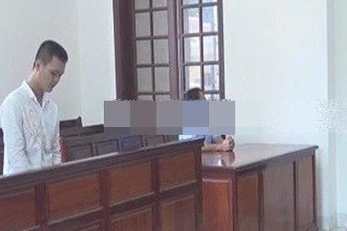 Đấm 2 cái vào mặt bác sĩ, lĩnh 14 tháng tù