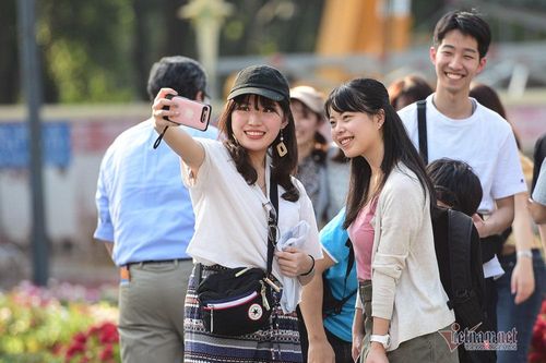 Du lịch 30/4-1/5: Nhiều gia đình 'mê' nghỉ dưỡng chọn tour gần