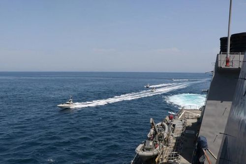 Iran cảnh báo Mỹ không gây rắc rối ở vịnh Ba Tư