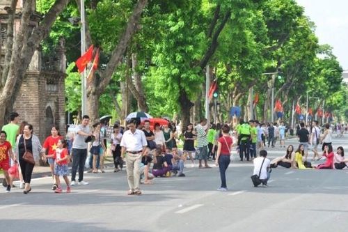 Cả nước nắng nóng trong ngày đầu của kỳ nghỉ Lễ 30/4