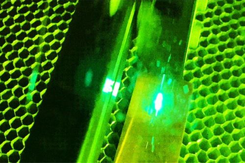 Kỹ thuật laser tăng khả năng diệt vi khuẩn cho bề mặt kim loại