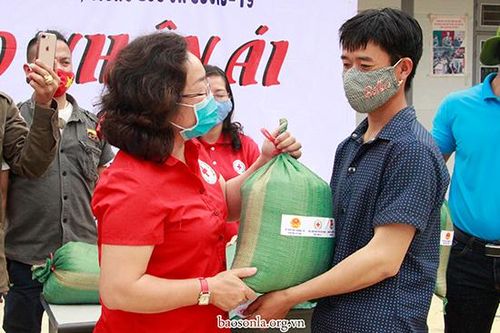 Kho gạo mang tên nhân ái đến với hộ nghèo