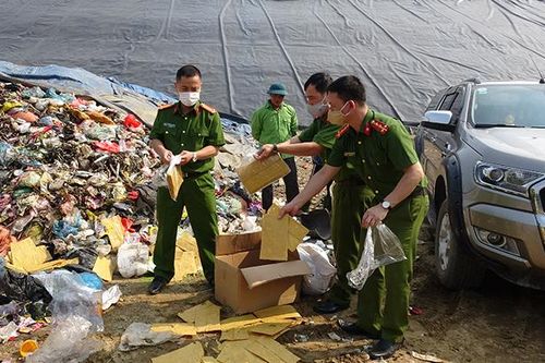 Tiêu hủy 198 kg thực phẩm và gia vị không rõ nguồn gốc