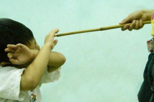 Làm gì khi bố mẹ nói nhưng trẻ vờ như không nghe thấy?