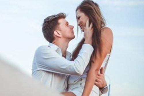 Không phải 'Anh yêu em' mà 3 từ dưới đây mới có sức mạnh khiến vợ hạnh phúc hơn cả