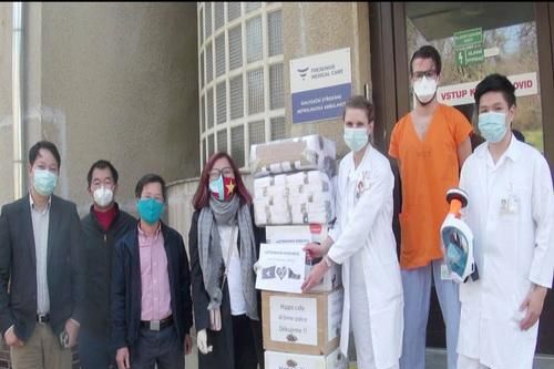 Tấm lòng người Việt khắp năm châu giữa đại dịch