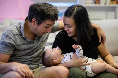 Mẹ nhiễm Covid-19, bé gái 4 tháng đang bú được khắp nơi gửi sữa ủng hộ