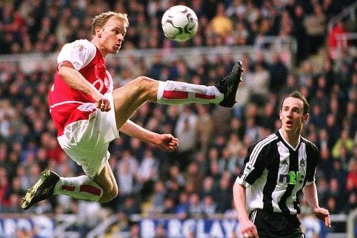 Bergkamp và những cú đỡ bóng nghệ thuật