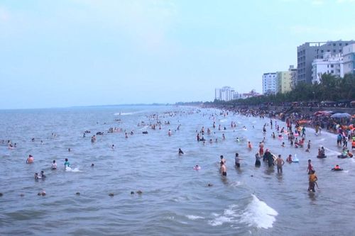 Thanh Hóa: Du lịch biển 'lên ngôi' trong ngày đầu nghỉ lễ
