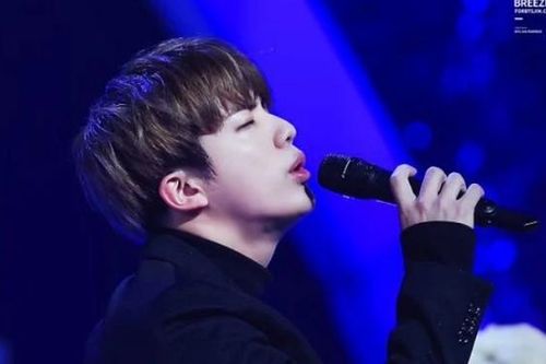 Giáo viên thanh nhạc xúc động trước nỗ lực và thái độ của Jin BTS