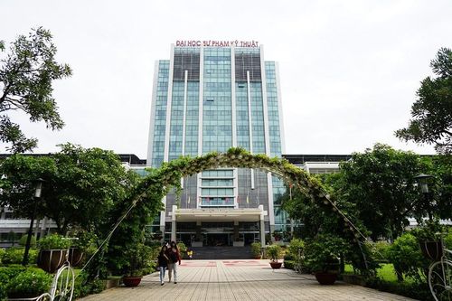 Trường ĐH Sư phạm Kỹ thuật TP. HCM tổ chức xe đón sinh viên ở tỉnh trở lại nhập học