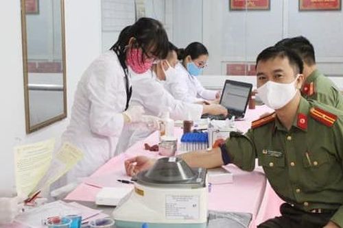 Nghĩa cử hiến máu cứu người của các chiến sĩ Công an