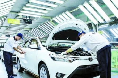 Lần đầu tiên trong 8 năm, Toyota sụt giảm doanh số tới 23,8%
