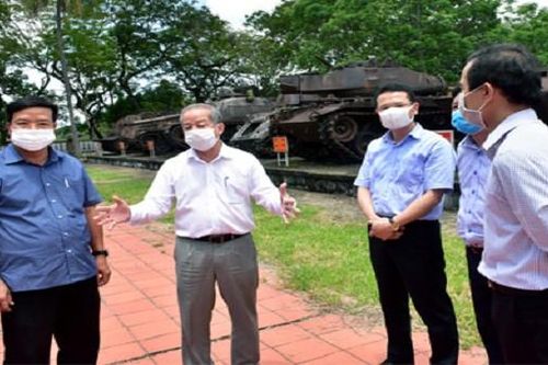 Chuyển máy bay, xe tăng, súng thần công tại Bảo tàng Lịch sử Thừa Thiên - Huế tới địa điểm mới
