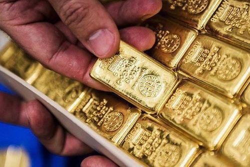 Giá vàng thế giới rơi khỏi đỉnh cao nhất 8 năm qua