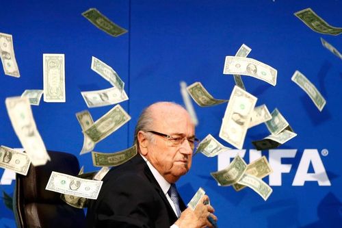 Cựu chủ tịch FIFA làm hàng triệu USD 'bốc hơi'