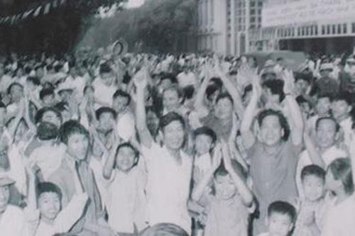 Hành trình thơ tới ngày toàn thắng