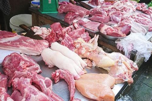Giá thịt lợn vẫn cao dù nguồn cung dồi dào